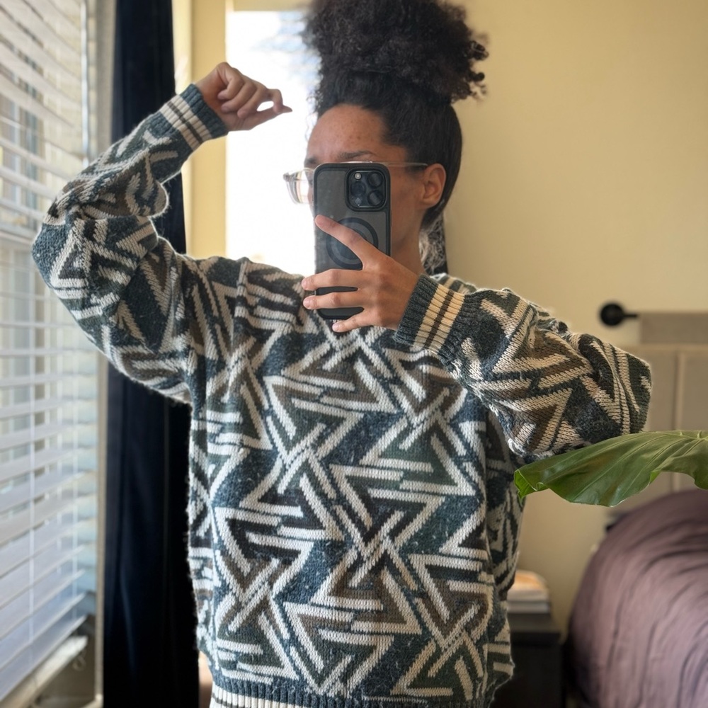Geometric Patterned Sweater - Picture 3 of 6